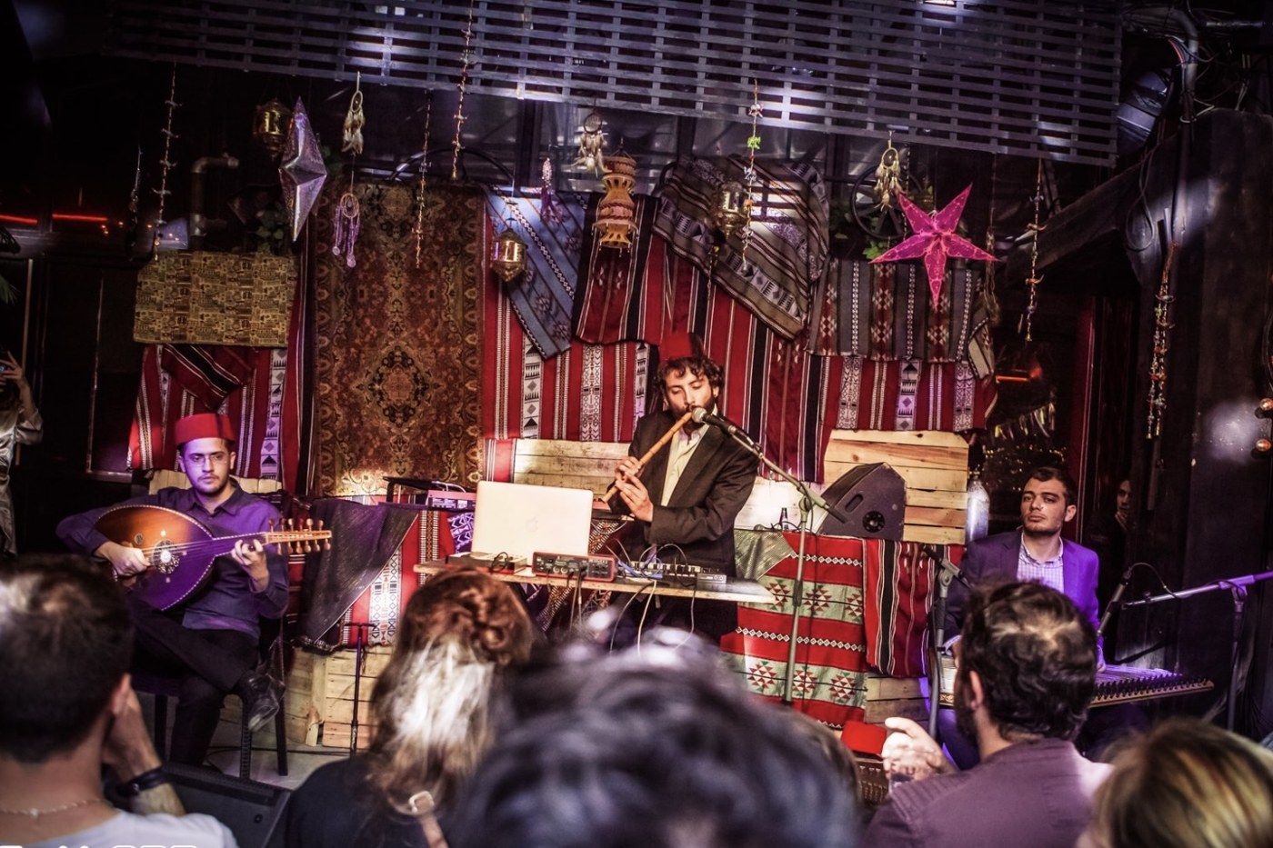 Ṭarabeat performing live